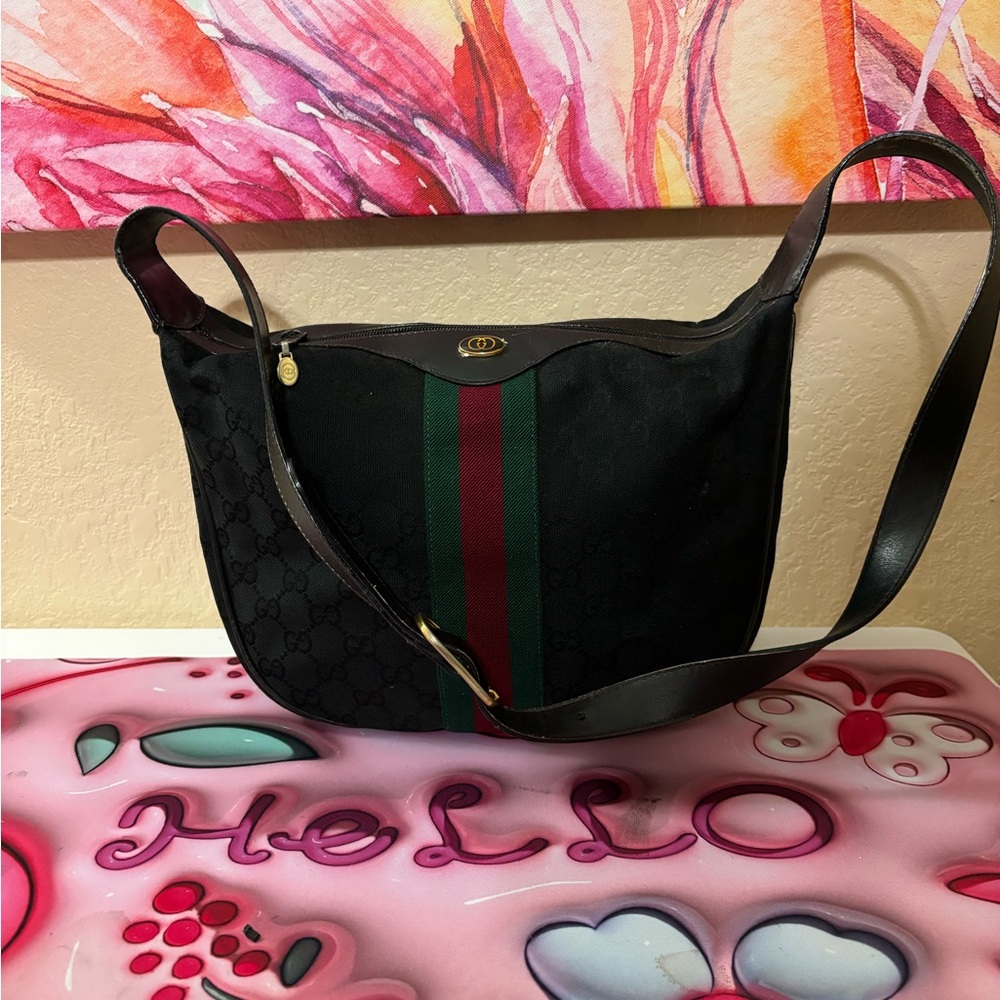 Gucci crescent purse/bag